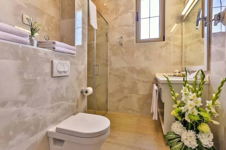 Avanti Hotel & Spa