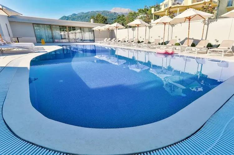 Avanti Hotel & Spa