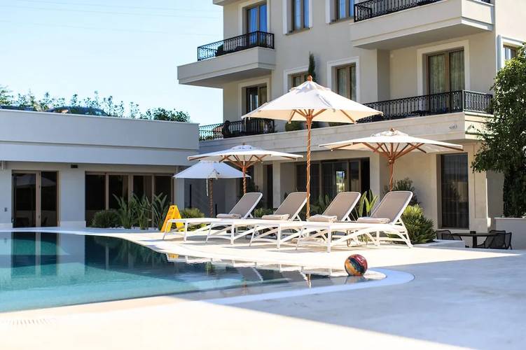Avanti Hotel & Spa