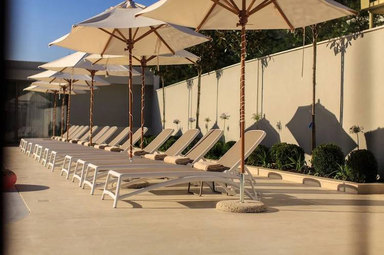 Avanti Hotel & Spa