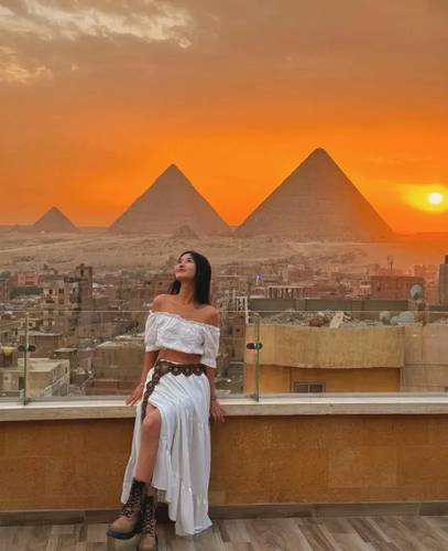 Celia Pyramids View Inn