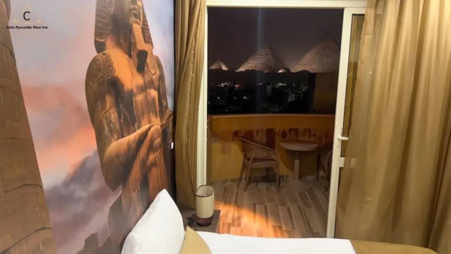 Celia Pyramids View Inn