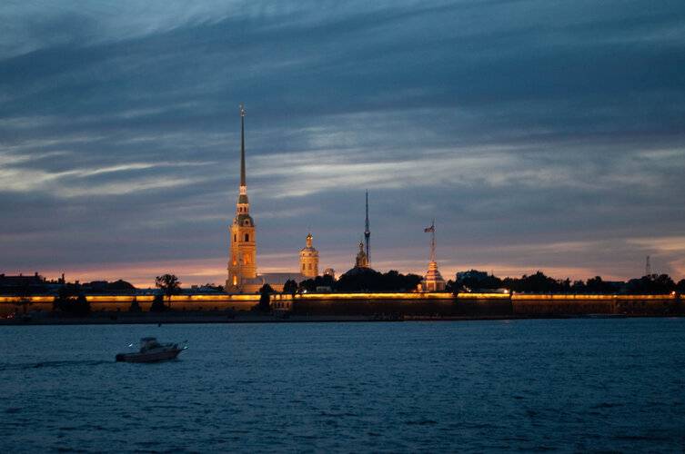 Горящая путевка по России (Сочи, Адлер, Кисловодск, Архыз ...) — отель Экскурсионный Тур «Петербург: День, Ночь И Загородная Жемчужина» (Для Детей С 10 Лет) (Санкт-Петербург)