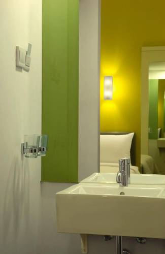 Amaris Hotel Sunset Road