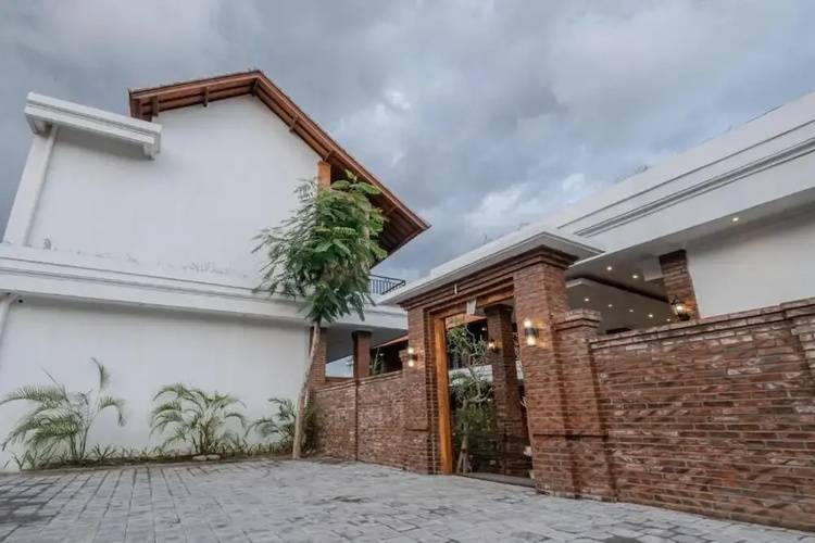 Горящий тур по 27 направлениям — отель Bali Bata Canggu Guesthouse (Чангу)