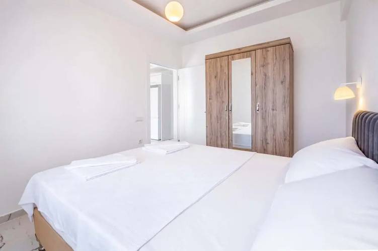 Golden Rose Suit Pension