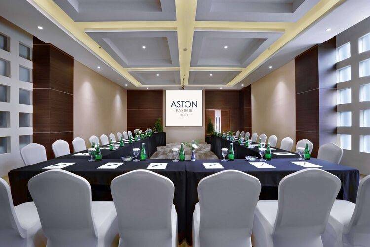 Aston Pasteur