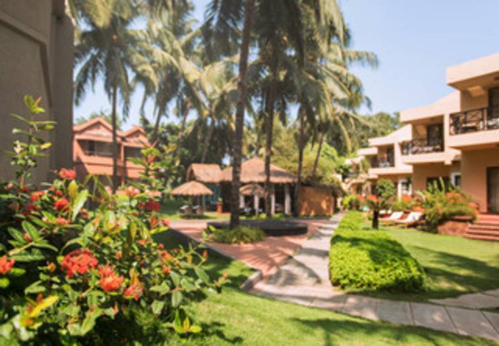 Whispering Palms Beach Resort (Candolim)