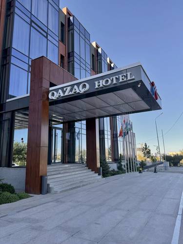 Отель Qazaq Premium