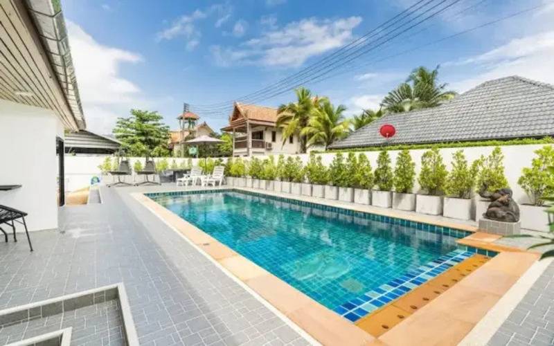 Chonlada Pool Access 2 Br Bungalow