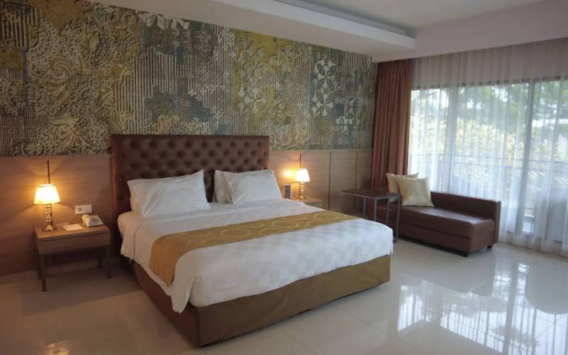 The Green Peak Artotel Curated