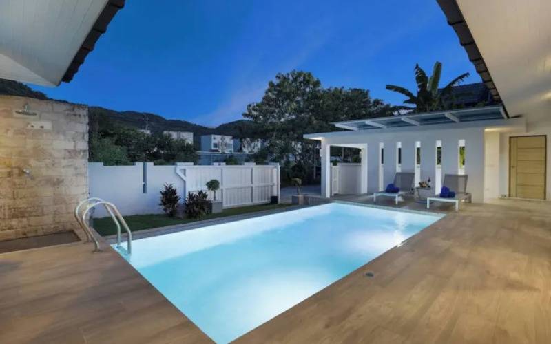 Designer 3br Villa Silver Pool In Kamala