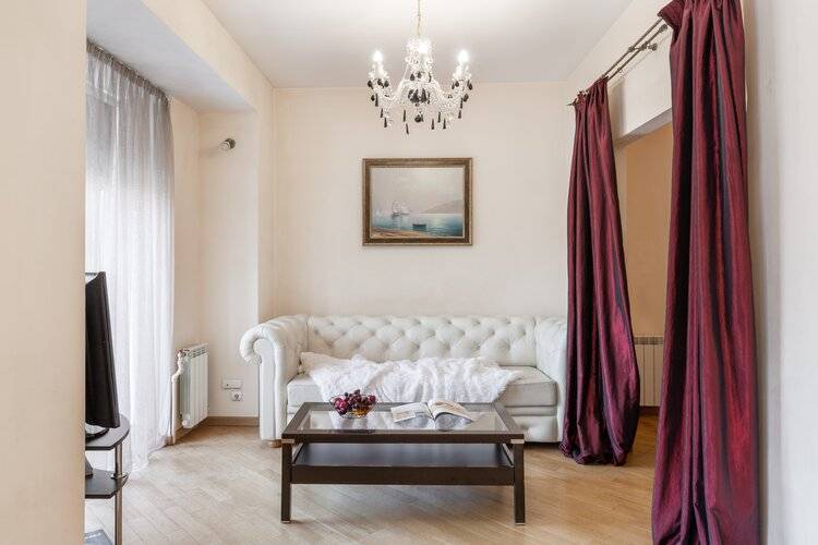 Апартланд Независимости, 48