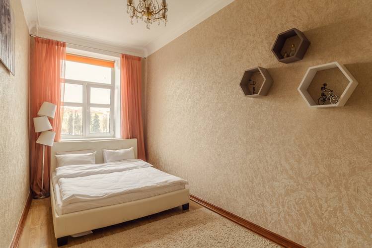 Апартланд Независимости, 40