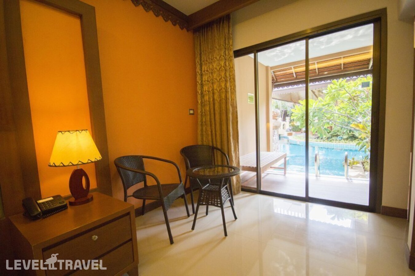 фотографии номера Делюкс с видом на бассейн отеля Quality Resort & Spa Patong Beach Phuket (Ex.Shanaya Beach) в Таиланд(Патонг Бич) - фото №7