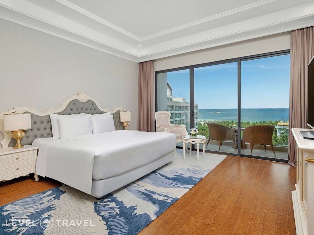 фотографии номера Делюкс с видом на море с балконом отеля Radisson Blu Resort Phu Quoc в Вьетнам(Фукуок) - фото №1