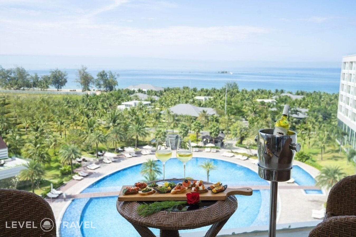фотографии номера Делюкс с видом на море с балконом отеля Radisson Blu Resort Phu Quoc в Вьетнам(Фукуок) - фото №5