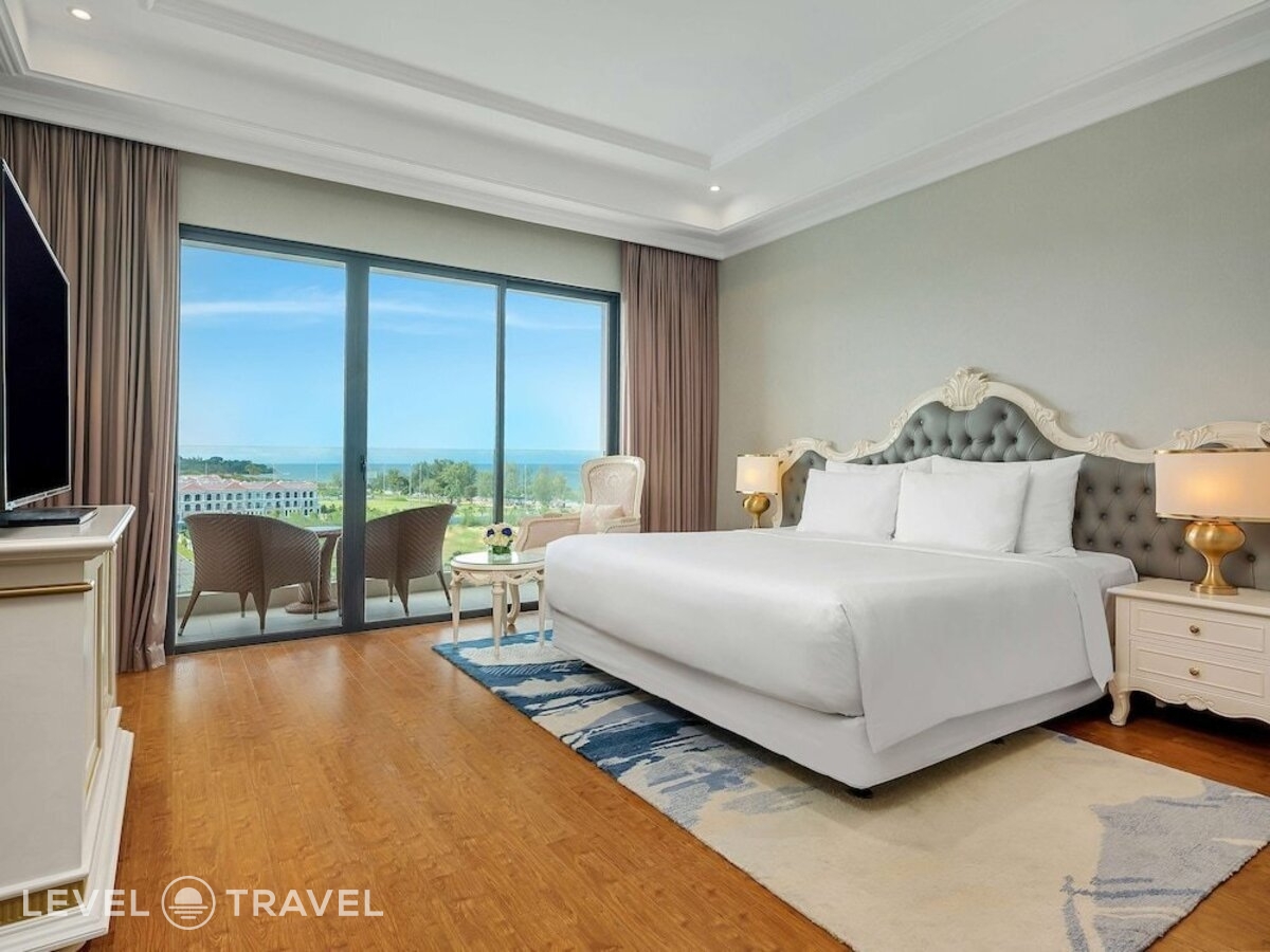 фотографии номера Делюкс с видом на море с балконом отеля Radisson Blu Resort Phu Quoc в Вьетнам(Фукуок) - фото №2