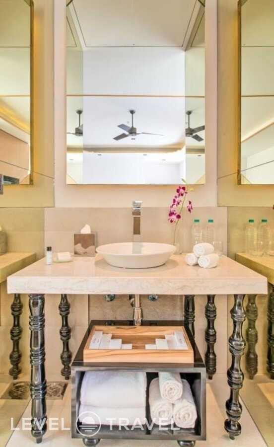 фотографии номера Премьер с балконом отеля Azaya Beach Resort Goa в Индия(Бенаулим) - фото №9