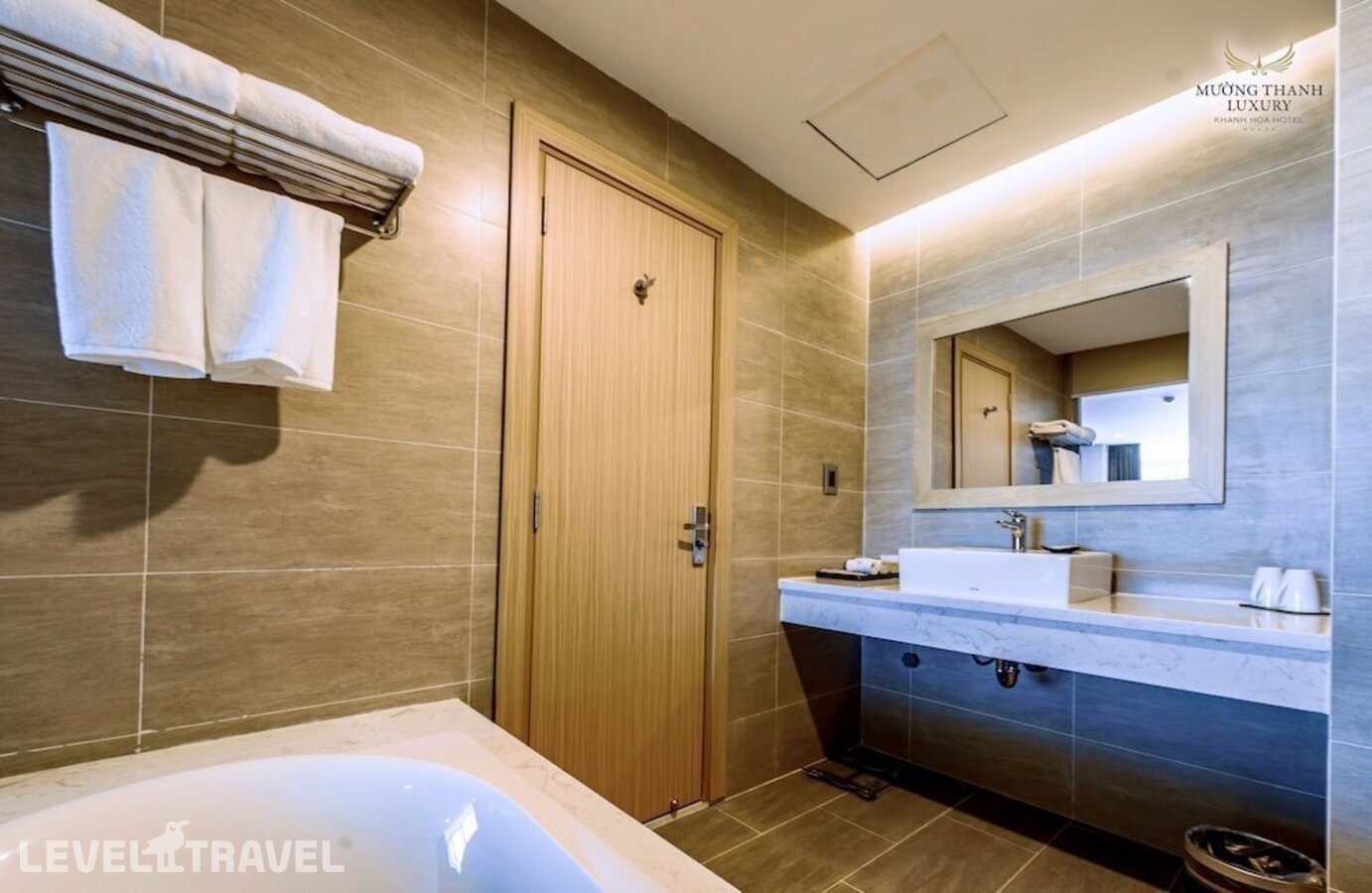 фотографии номера Делюкс (две односпальные кровати) отеля Muong Thanh Luxury Khanh Hoa Hotel в Вьетнам(Нячанг) - фото №9