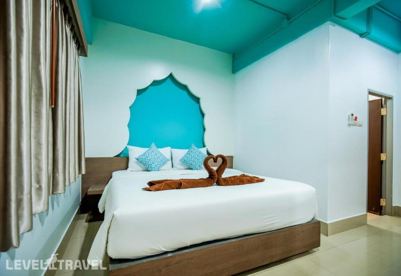 фотографии номера Стандартный номер отеля Khaleej Mass Hotel в Таиланд(Патонг Бич) - фото №1