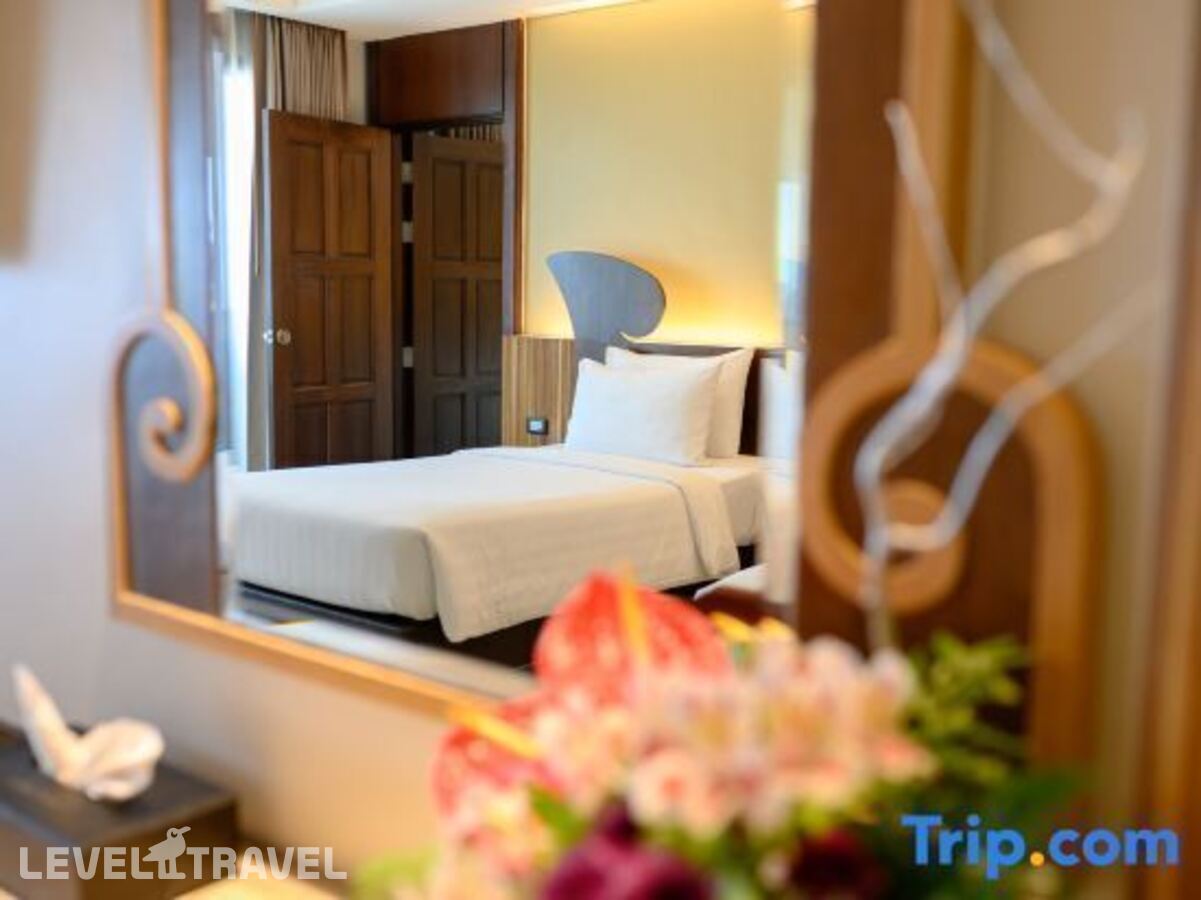 фотографии номера Трехместный делюкс отеля Le Bali Resort & Spa в Таиланд(Наклуа) - фото №1