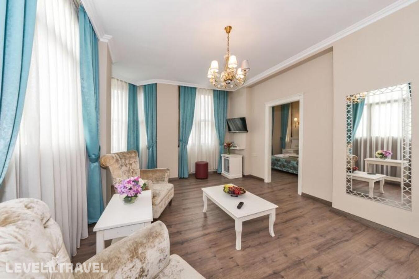 фотографии номера Трехместный с видом на город отеля Valide Hotel в Турция(Шишли) - фото №7