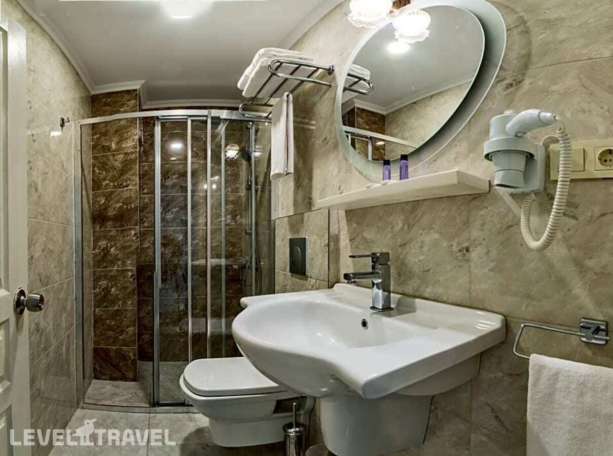 фотографии номера Трехместный с видом на город отеля Valide Hotel в Турция(Шишли) - фото №1