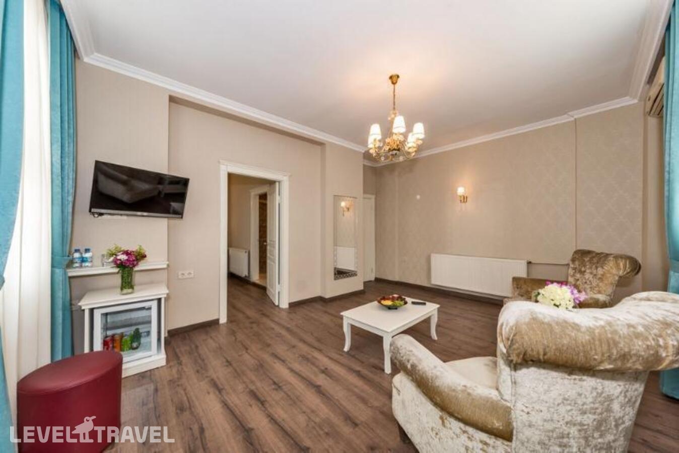 фотографии номера Трехместный с видом на город отеля Valide Hotel в Турция(Шишли) - фото №8