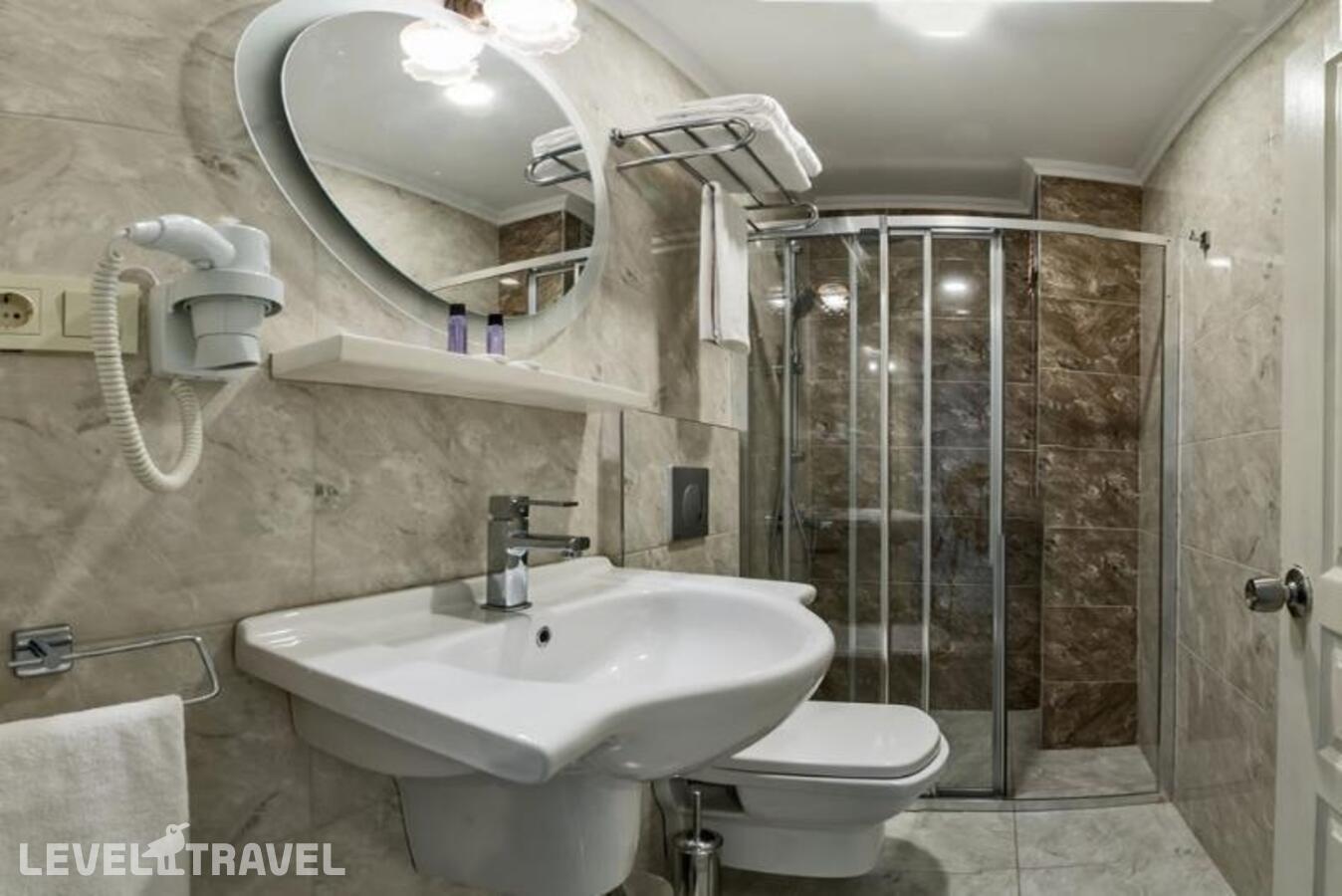 фотографии номера Трехместный с видом на город отеля Valide Hotel в Турция(Шишли) - фото №4