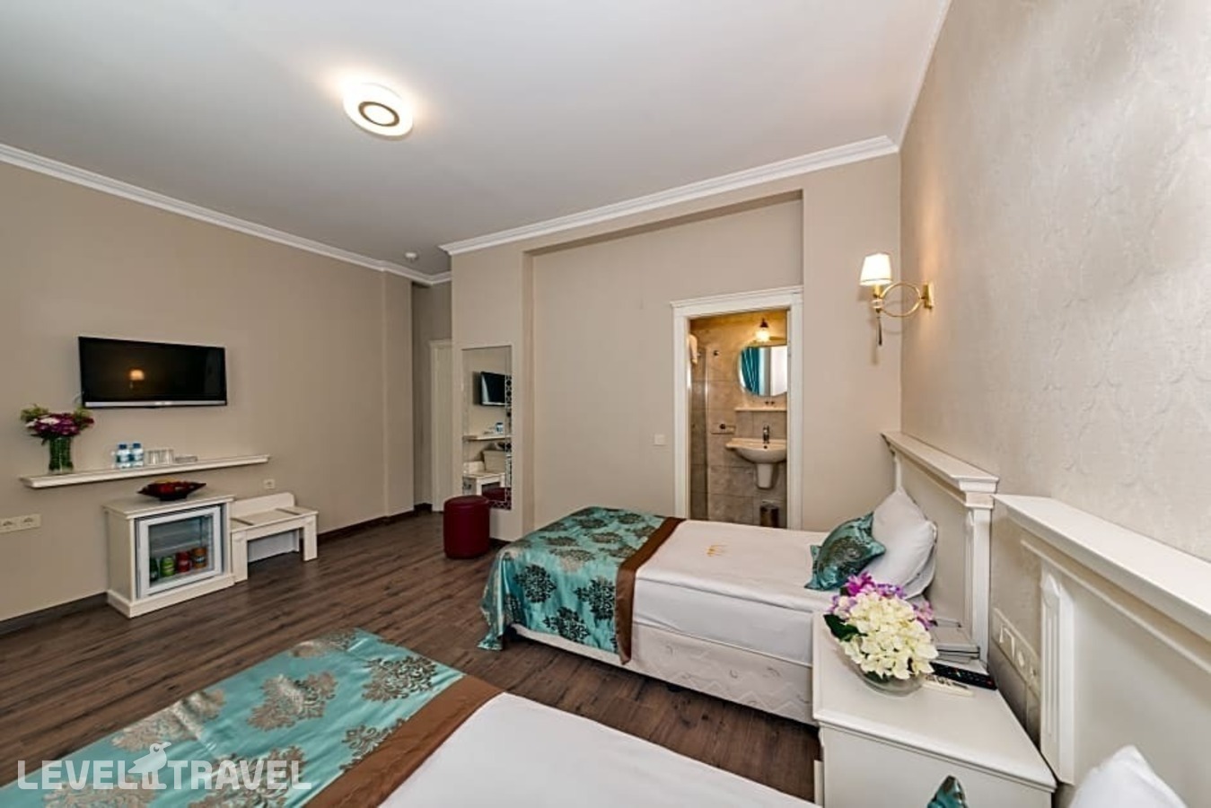 фотографии номера Трехместный с видом на город отеля Valide Hotel в Турция(Шишли) - фото №2