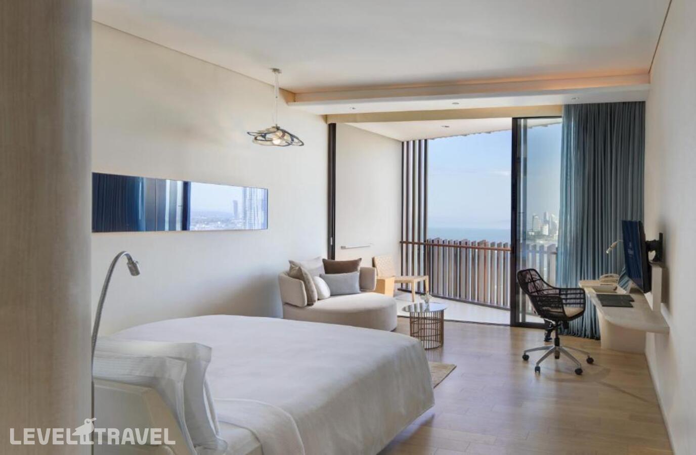 фотографии номера Делюкс с видом на море отеля Hilton Pattaya в Таиланд(Центральная Паттайя) - фото №1