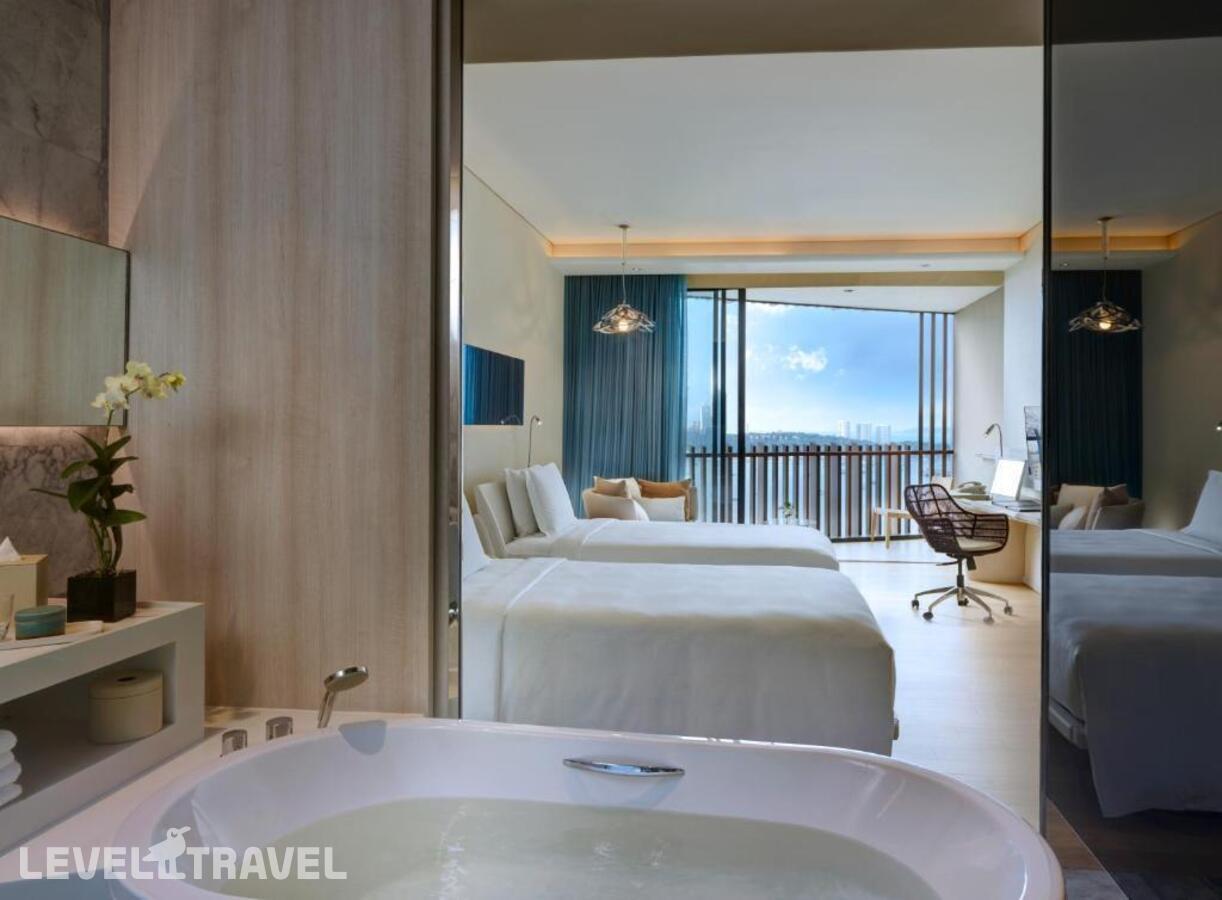 фотографии номера Делюкс с видом на море отеля Hilton Pattaya в Таиланд(Центральная Паттайя) - фото №4
