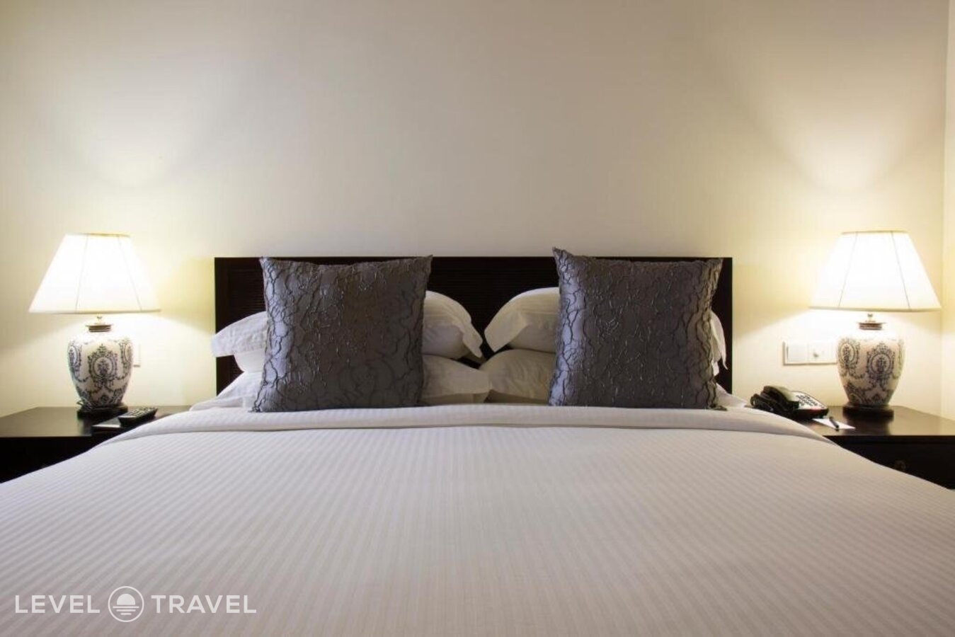 фотографии номера Стандартный номер отеля Galle Face Hotel в Шри-Ланка(Коломбо) - фото №1