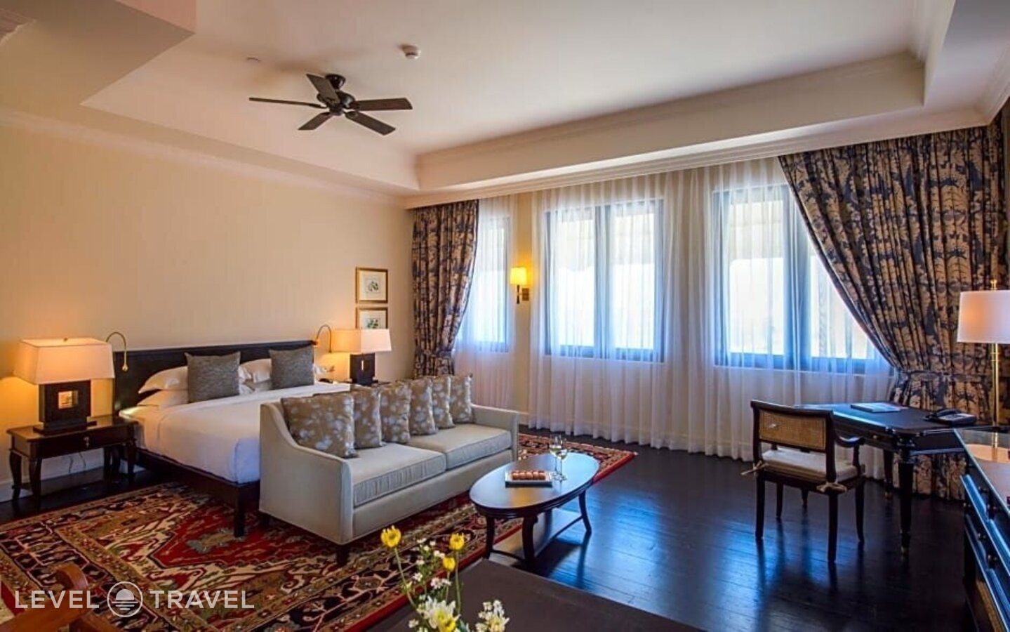 фотографии номера Полулюкс с видом на море отеля Galle Face Hotel в Шри-Ланка(Коломбо) - фото №16