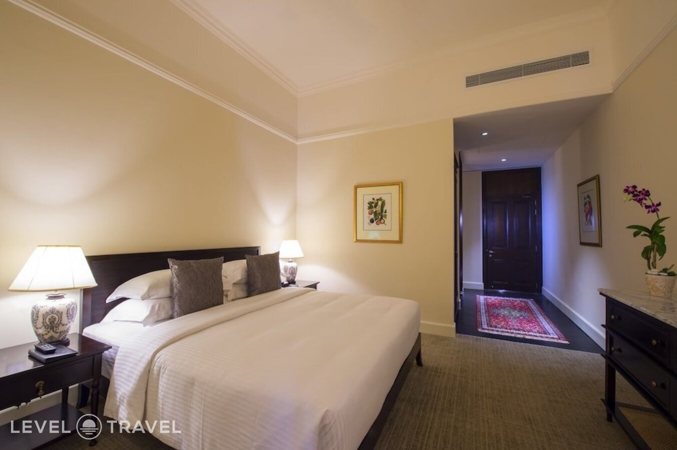 фотографии номера Полулюкс с видом на море отеля Galle Face Hotel в Шри-Ланка(Коломбо) - фото №3