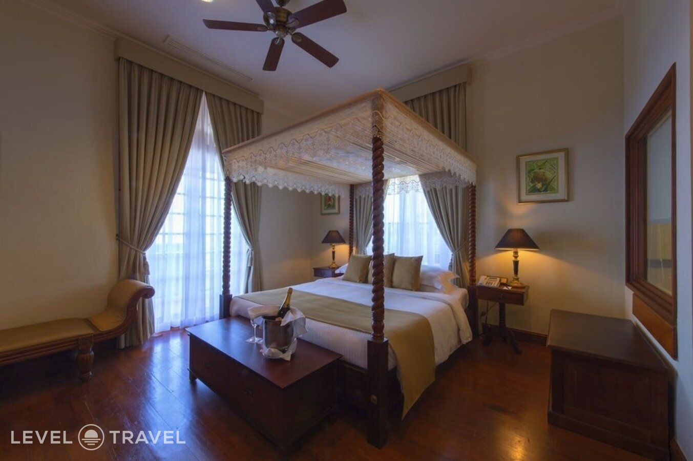 фотографии номера Полулюкс с балконом с видом на море отеля Galle Face Hotel в Шри-Ланка(Коломбо) - фото №10