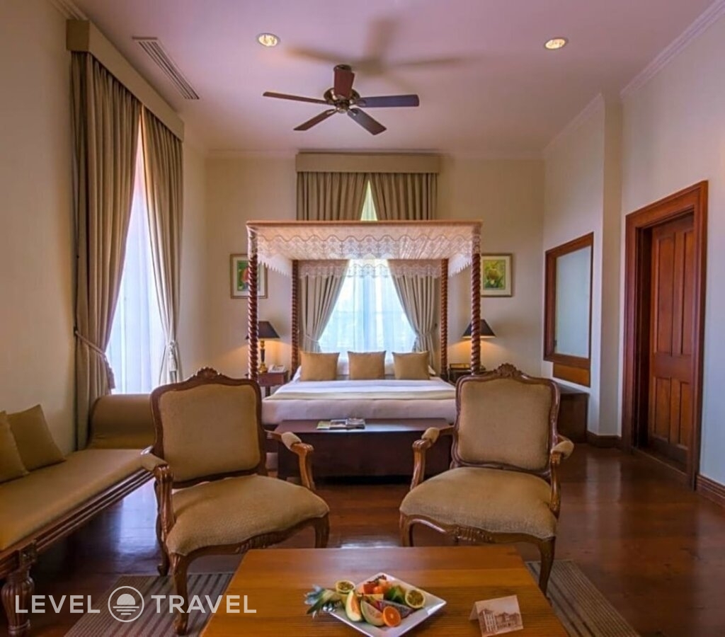фотографии номера Полулюкс с балконом с видом на море отеля Galle Face Hotel в Шри-Ланка(Коломбо) - фото №19
