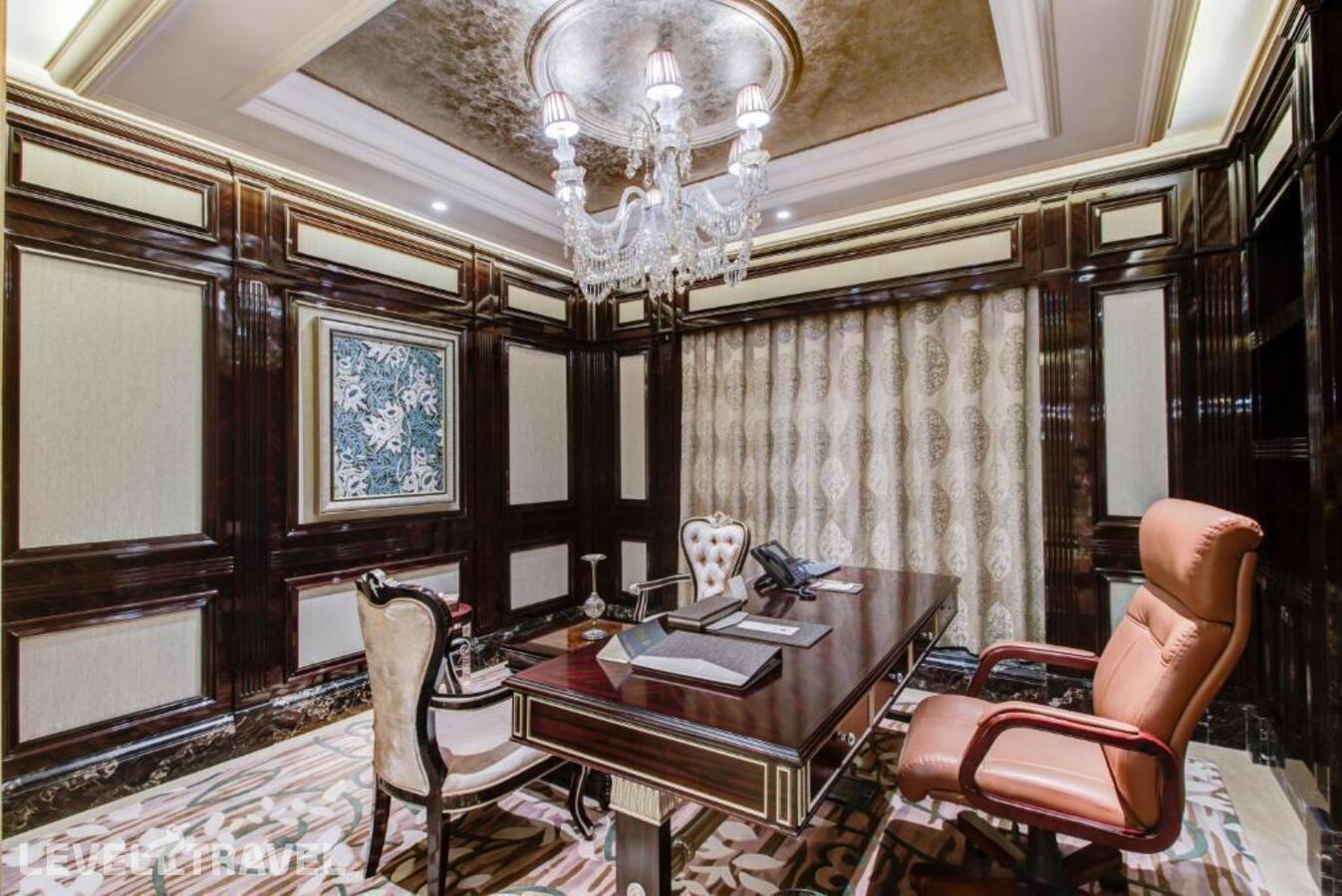 фотографии номера Люкс королевский отеля Narcissus Riyadh Hotel & Spa в Саудовская Аравия(Эр-Рияд) - фото №7