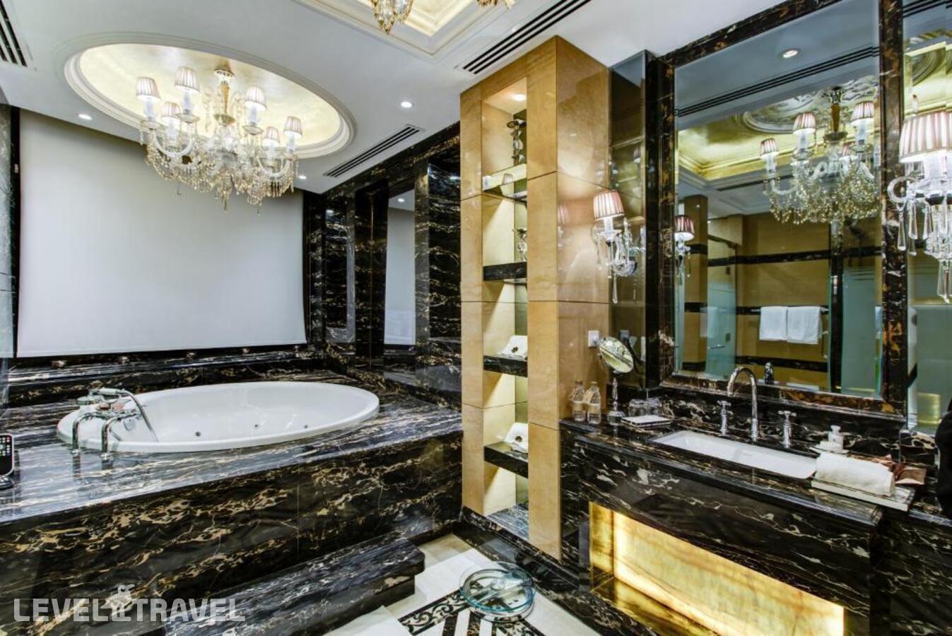 фотографии номера Люкс королевский отеля Narcissus Riyadh Hotel & Spa в Саудовская Аравия(Эр-Рияд) - фото №8