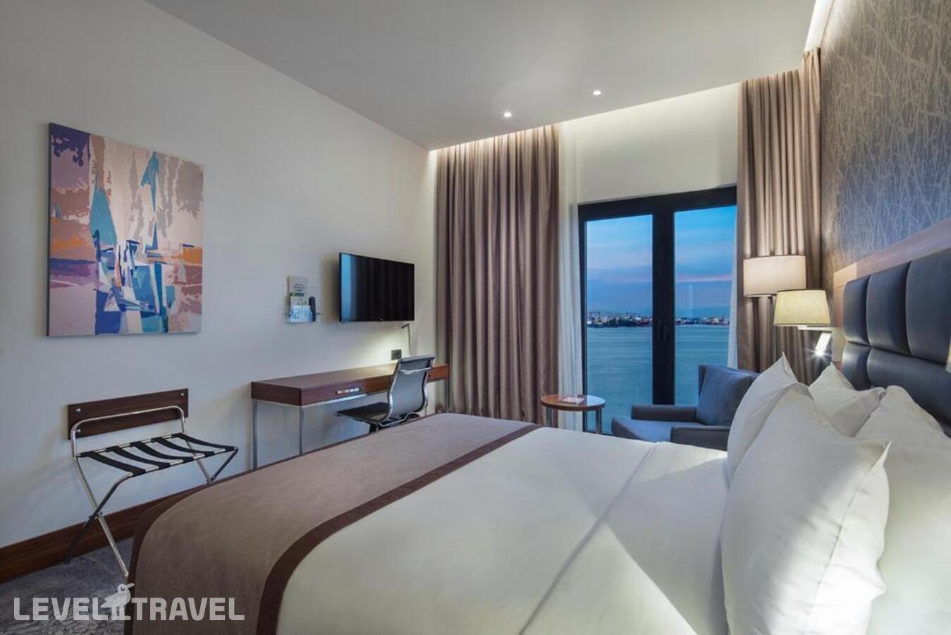 фотографии номера Стандартный с видом на море отеля Holiday Inn Istanbul - Tuzla Bay, an IHG Hotel в Турция(Пендик) - фото №3