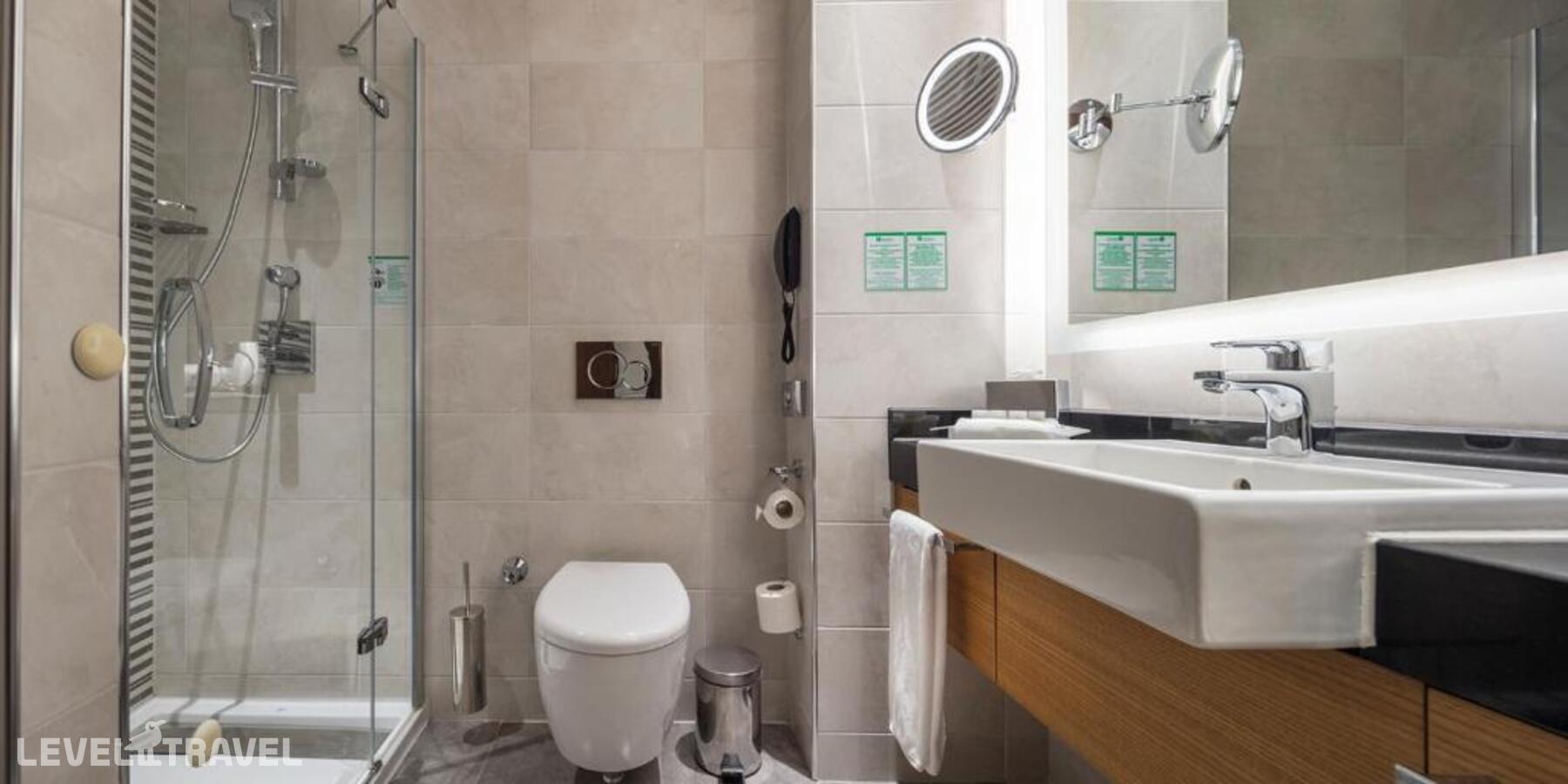 фотографии номера Стандартный с видом на море отеля Holiday Inn Istanbul - Tuzla Bay, an IHG Hotel в Турция(Пендик) - фото №6