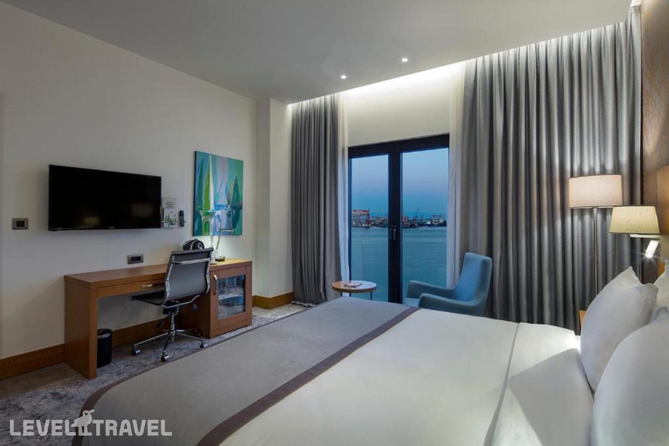 фотографии номера Стандартный с видом на море отеля Holiday Inn Istanbul - Tuzla Bay, an IHG Hotel в Турция(Пендик) - фото №4