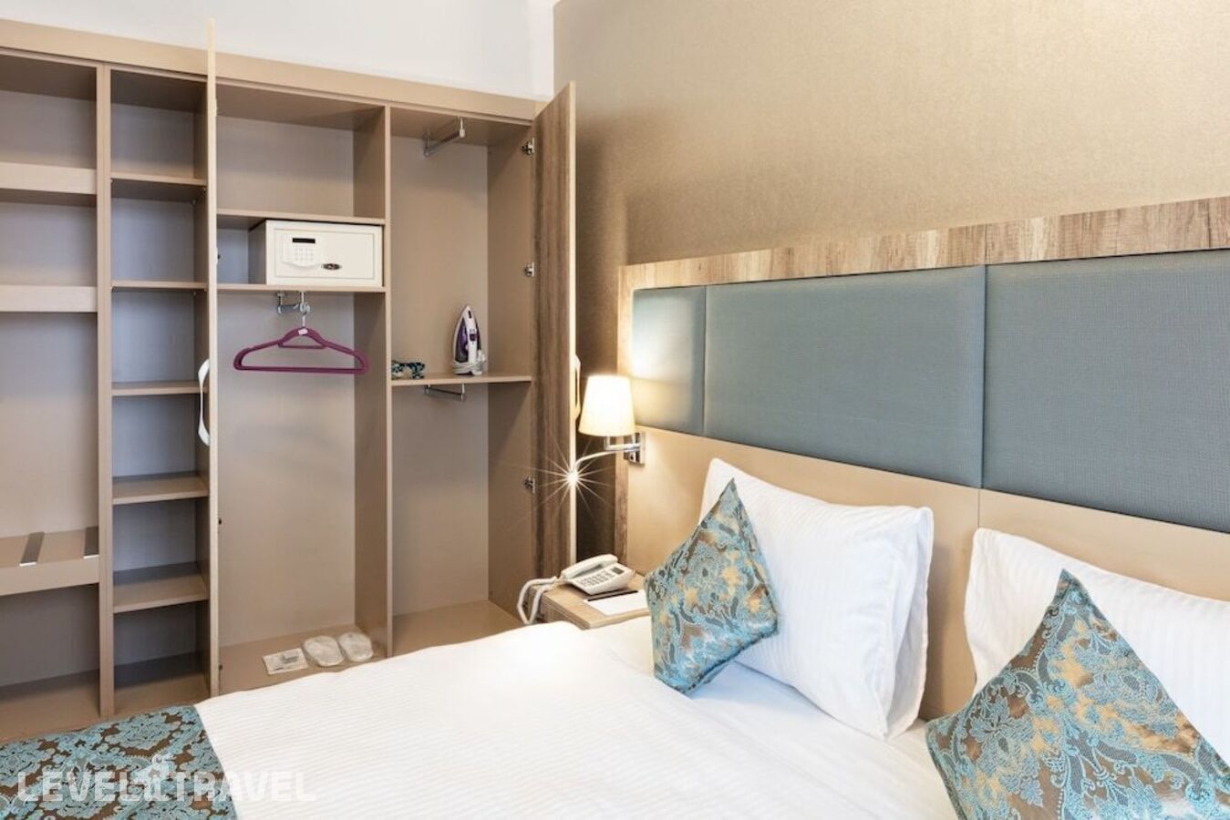 фотографии номера Трехместный с видом на город отеля Mari Suites Hotel в Турция(Кягытхане) - фото №8