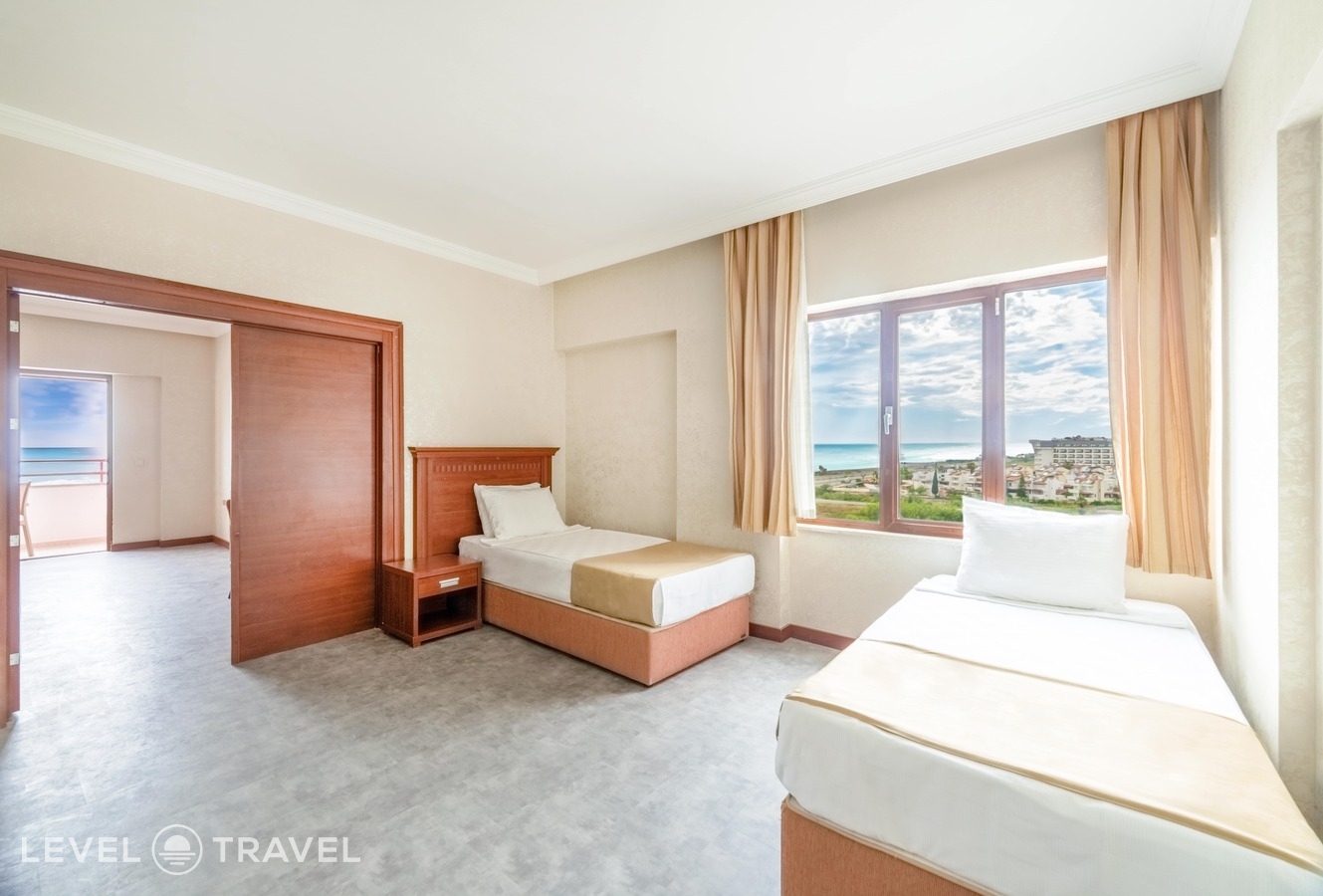 фотографии номера Полулюкс с видом на окрестности отеля Casa Fora Beach Resort (Ex. Laphetos Beach Resort & Spa) в Турция(Кызылот) - фото №5