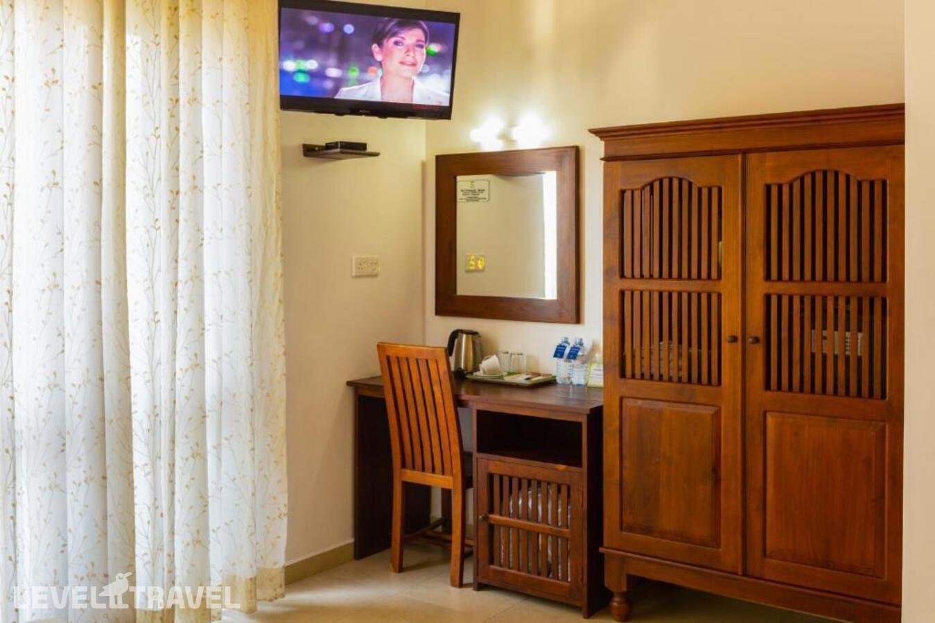 фотографии номера Делюкс с балконом отеля Hotel Yo в Шри-Ланка(Канди) - фото №4