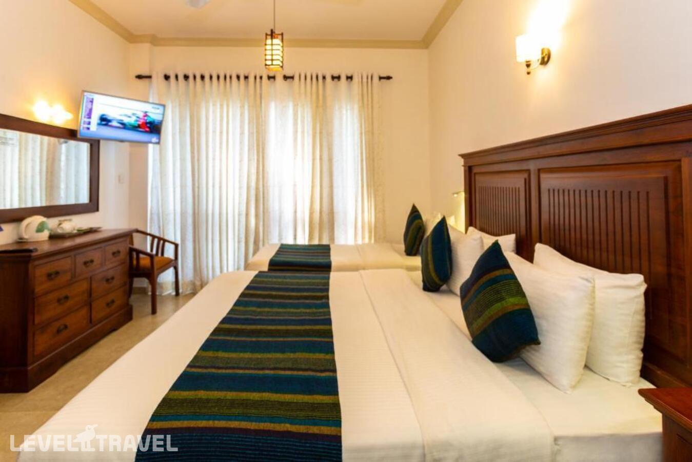 фотографии номера Трехместный делюкс с балконом отеля Hotel Yo в Шри-Ланка(Канди) - фото №92