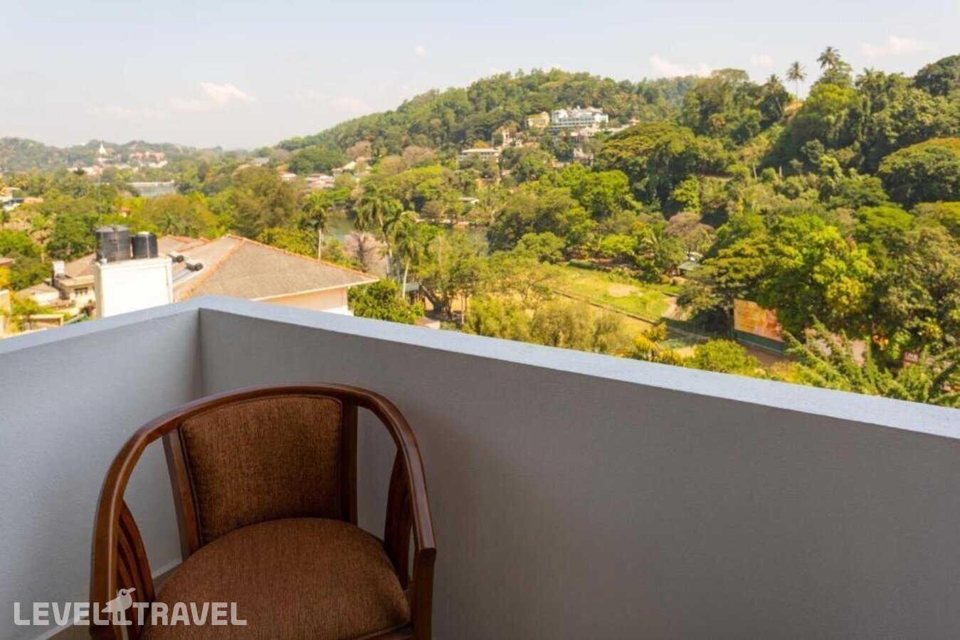 фотографии номера Трехместный делюкс с балконом отеля Hotel Yo в Шри-Ланка(Канди) - фото №25