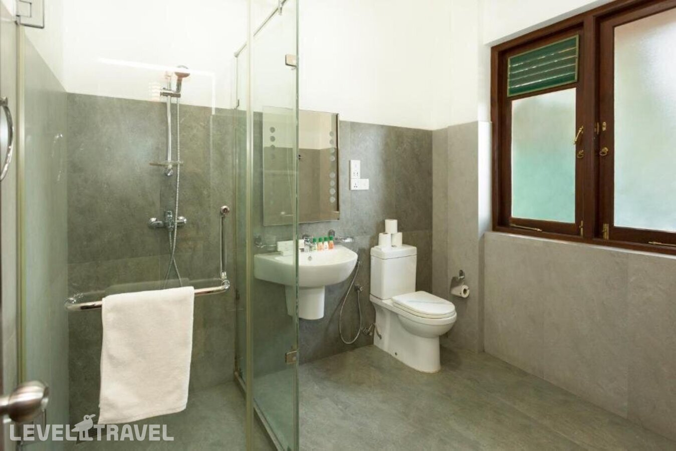 фотографии номера Трехместный делюкс с балконом отеля Hotel Yo в Шри-Ланка(Канди) - фото №23