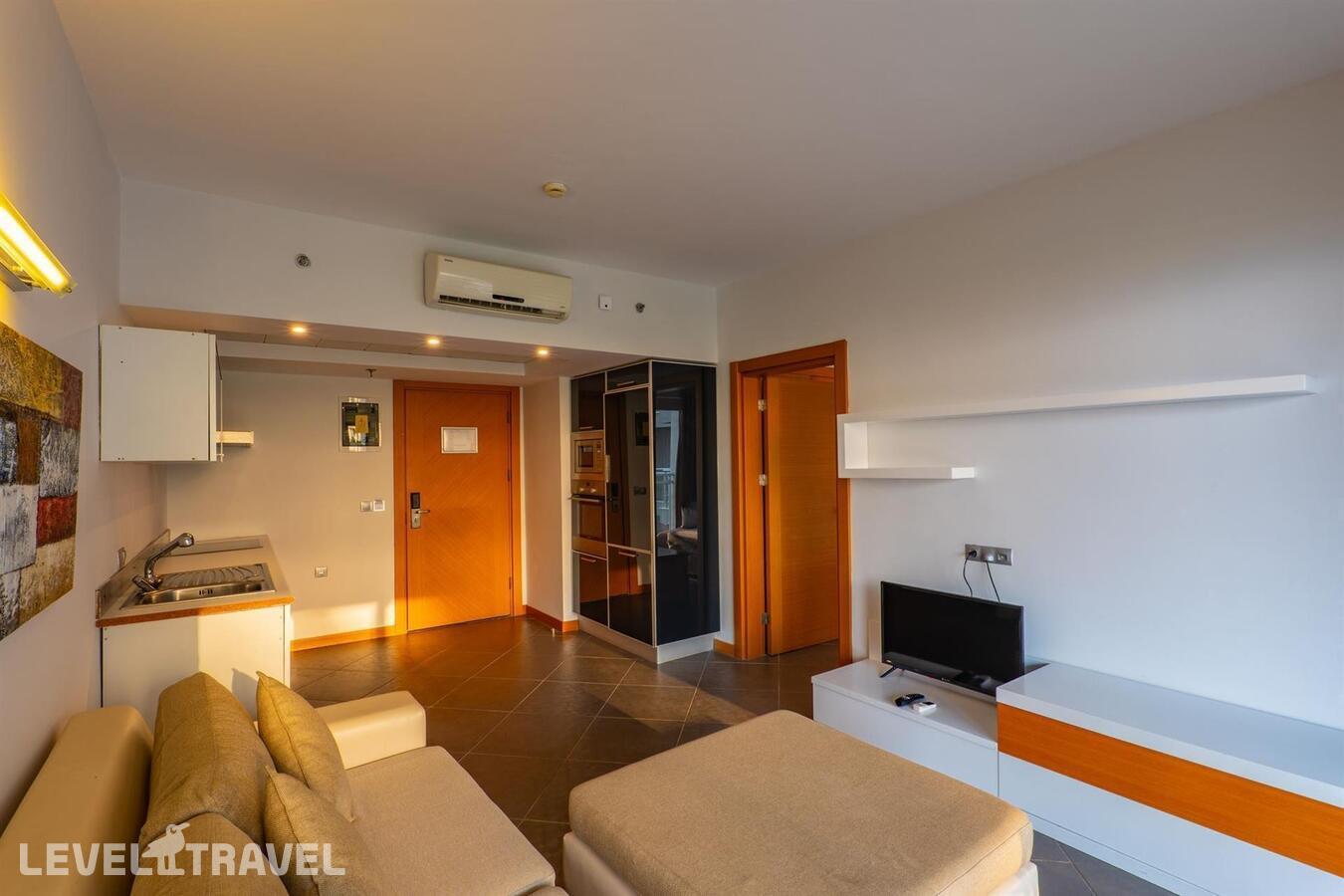 фотографии номера Семейный номер отеля Karya Family Resort Hotel (Ex.Paradise Resort Ozdere) в Турция(Мендерес) - фото №1